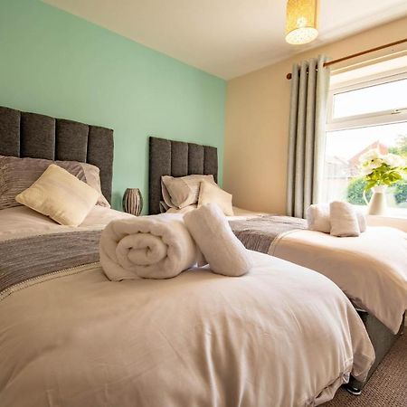 3-Bedroom House With Garden, Conservatory, In Centre Of Worcester Exteriér fotografie