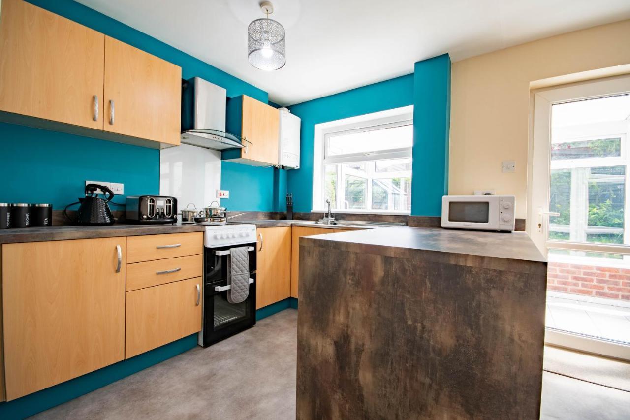 3-Bedroom House With Garden, Conservatory, In Centre Of Worcester Exteriér fotografie