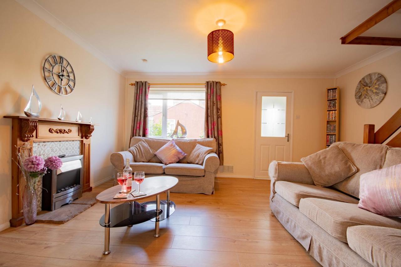 3-Bedroom House With Garden, Conservatory, In Centre Of Worcester Exteriér fotografie