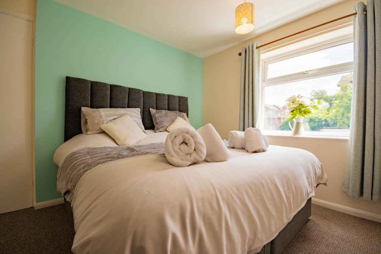 3-Bedroom House With Garden, Conservatory, In Centre Of Worcester Exteriér fotografie