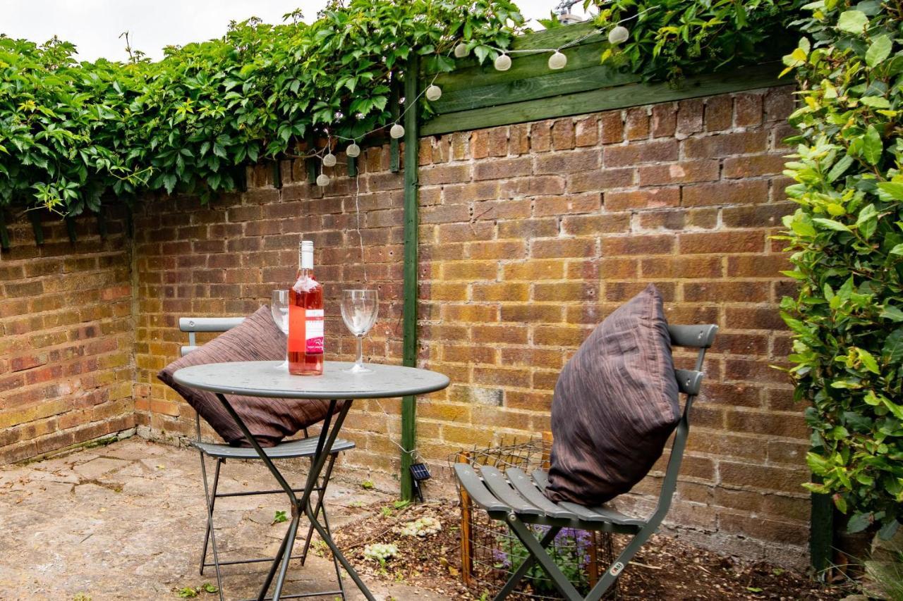 3-Bedroom House With Garden, Conservatory, In Centre Of Worcester Exteriér fotografie