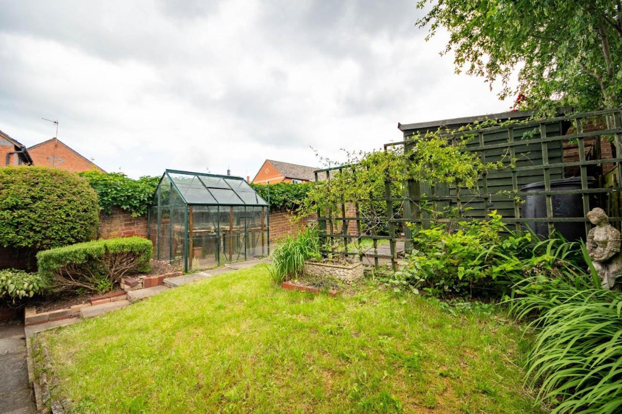 3-Bedroom House With Garden, Conservatory, In Centre Of Worcester Exteriér fotografie